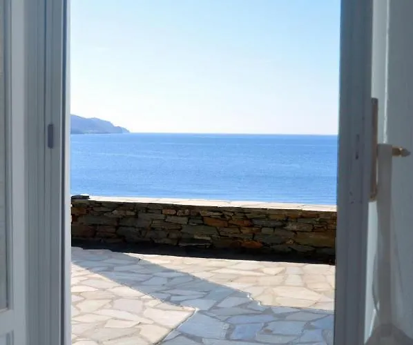 Fantastic Waterfront In Koundouros, Kea Feriehus