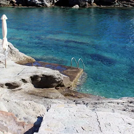 Fantastic Waterfront In Koundouros, Kea Holiday home *